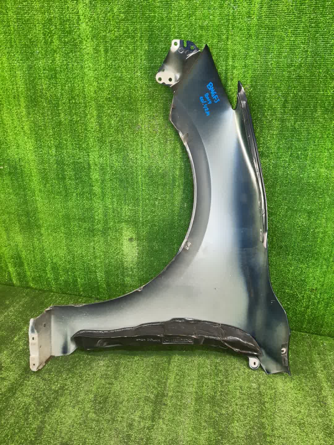 Крыло правое переднее MAZDA AXELA, MAZDA 3, 3 BMLFS, BM6FJ, BM2AS, BM2FP, BM2AP, BM5FP, BM5FS, BM5AS, BM5AP, BM2FS, BYEFP, BMEFS, BM 0401 5 ракурс