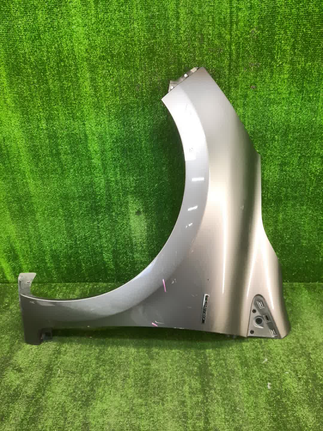 Крыло левое переднее RENAULT LUTECIA RH5F1 0435 1 ракурс