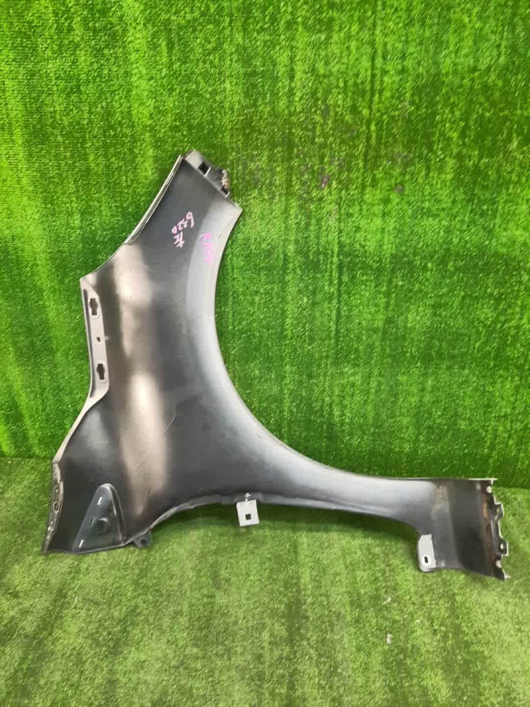 Крыло левое переднее RENAULT LUTECIA RH5F1 0435 3 ракурс