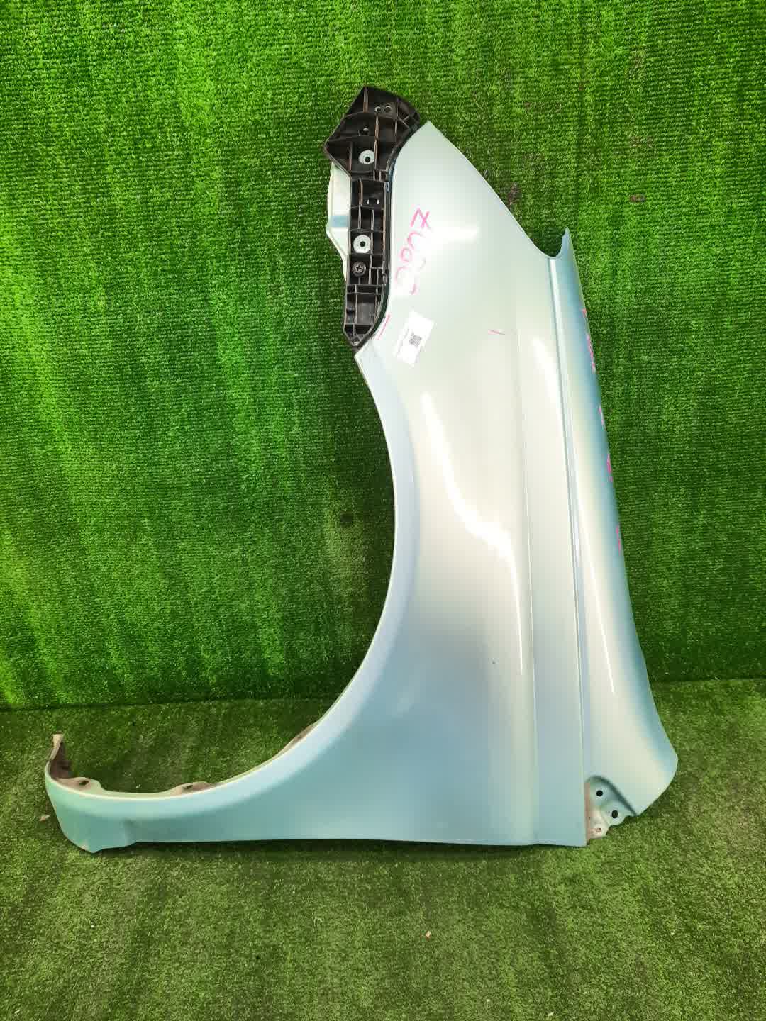 Крыло левое переднее TOYOTA PLATZ NCP12, SCP11, NCP16 0807 1 ракурс