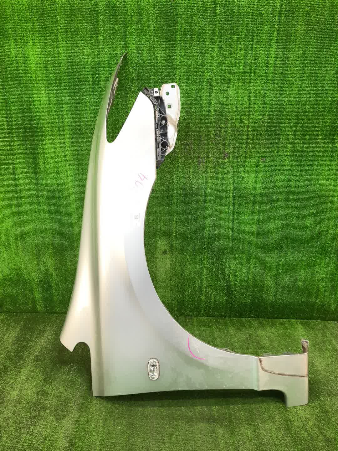 Крыло правое переднее HONDA CIVIC FD2, FD1, FD3 0904 1 ракурс Крыло правое переднее HONDA CIVIC FD2, FD1, FD3 0904 1 ракурс
