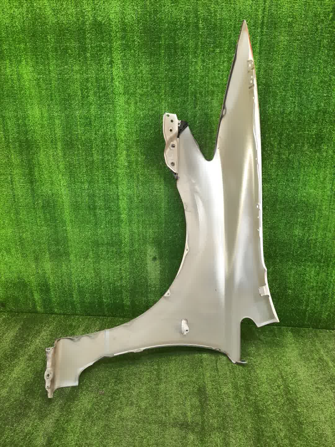Крыло правое переднее HONDA CIVIC FD2, FD1, FD3 0904 3 ракурс