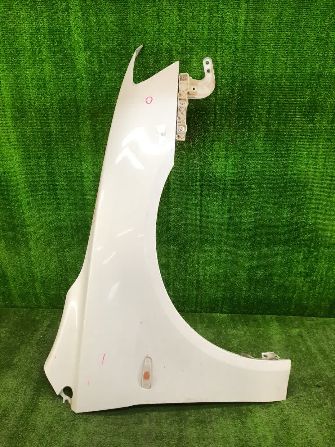 Крыло правое переднее MITSUBISHI LANCER, GALANT FORTIS CY4A, CY2A, CY3A, CY6A, CX6A, CX4A, CX3A 1009 1 ракурс