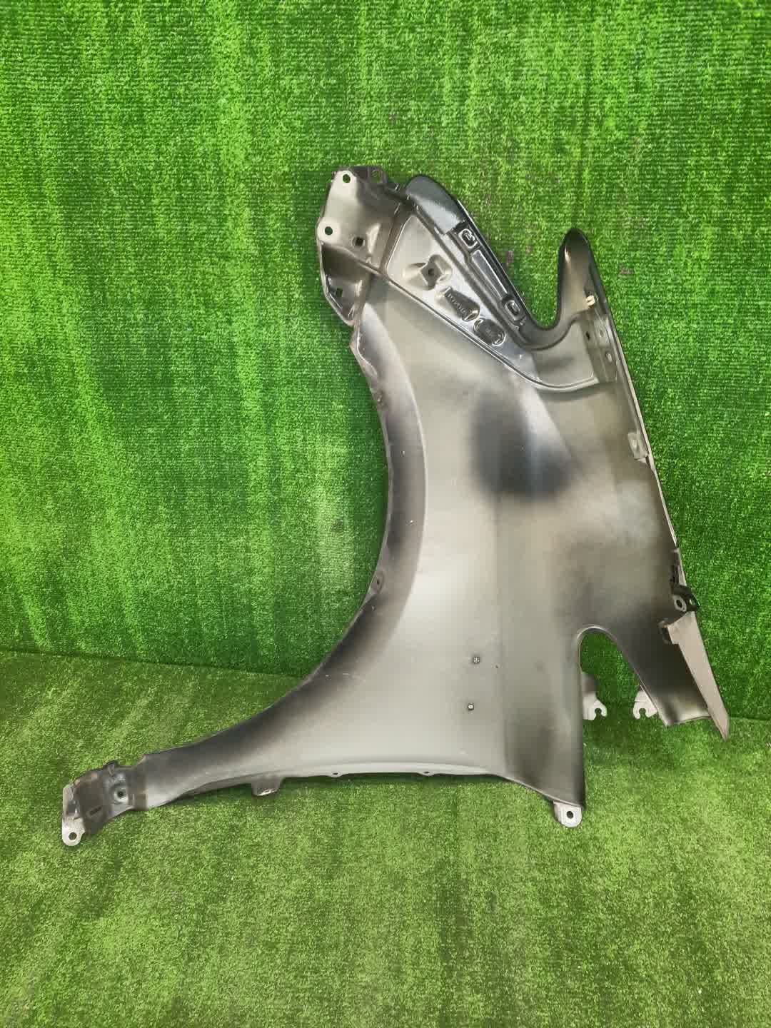Крыло правое переднее TOYOTA PRIUS ALPHA ZVW41W, ZVW40W 1300 2 ракурс