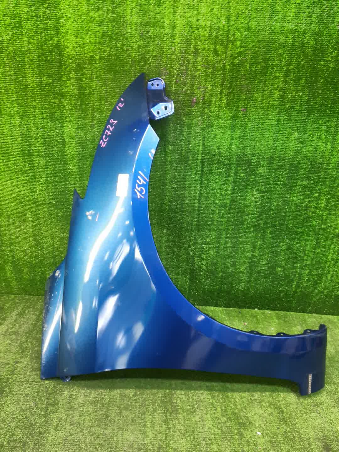 Крыло правое переднее SUZUKI SWIFT ZC72S 1541 1 ракурс Крыло правое переднее SUZUKI SWIFT ZC72S 1541 1 ракурс