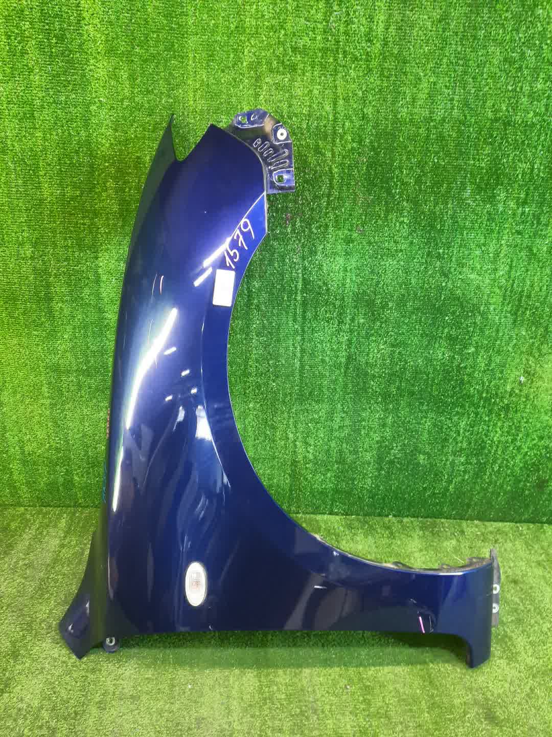 Крыло правое переднее MAZDA AXELA, MAZDA 3, 3 BK5P, BK3P, BKEP, BK SEDAN 1 ракурс