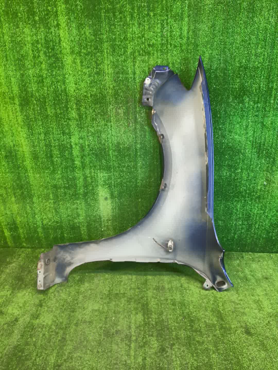 Крыло правое переднее MAZDA AXELA, MAZDA 3, 3 BK5P, BK3P, BKEP, BK SEDAN 4 ракурс