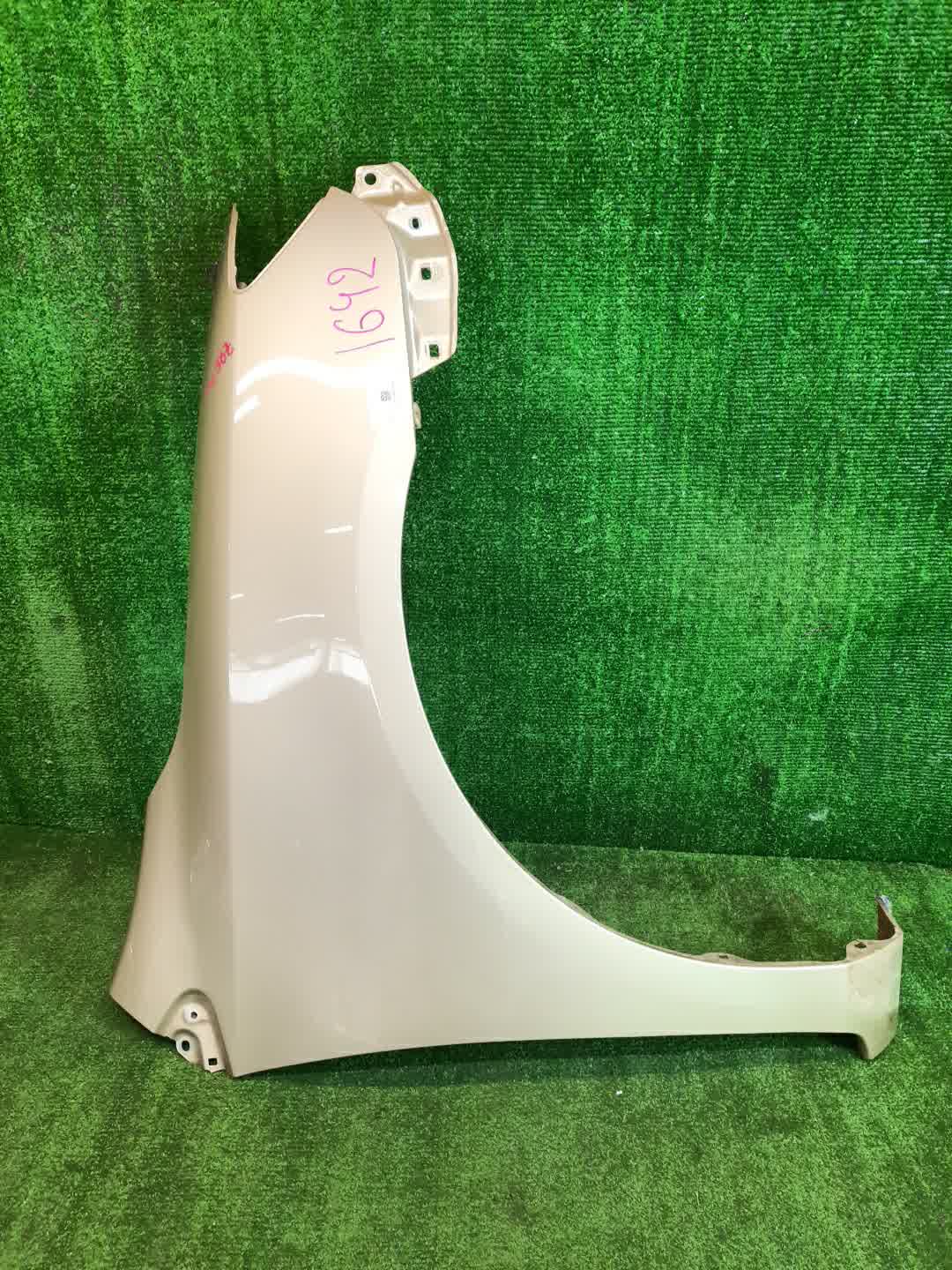 Крыло правое переднее TOYOTA COROLLA FIELDER, COROLLA  AXIO ZRE144G, ZRE142G, NZE144G, NZE141G, NZE141, NZE144, ZRE142, ZRE144 1642 1 ракурс