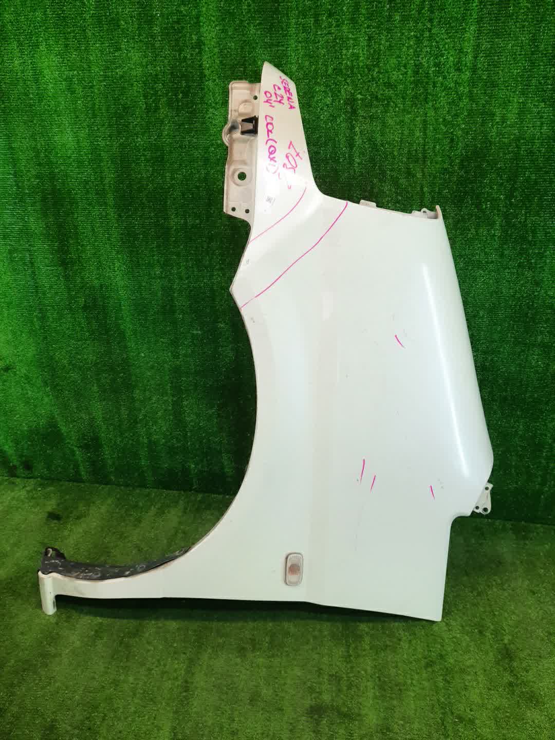 Крыло левое переднее NISSAN SERENA TNC24, TC24, RC24, PC24, PNC24, VC24, VNC24 2307 1 ракурс