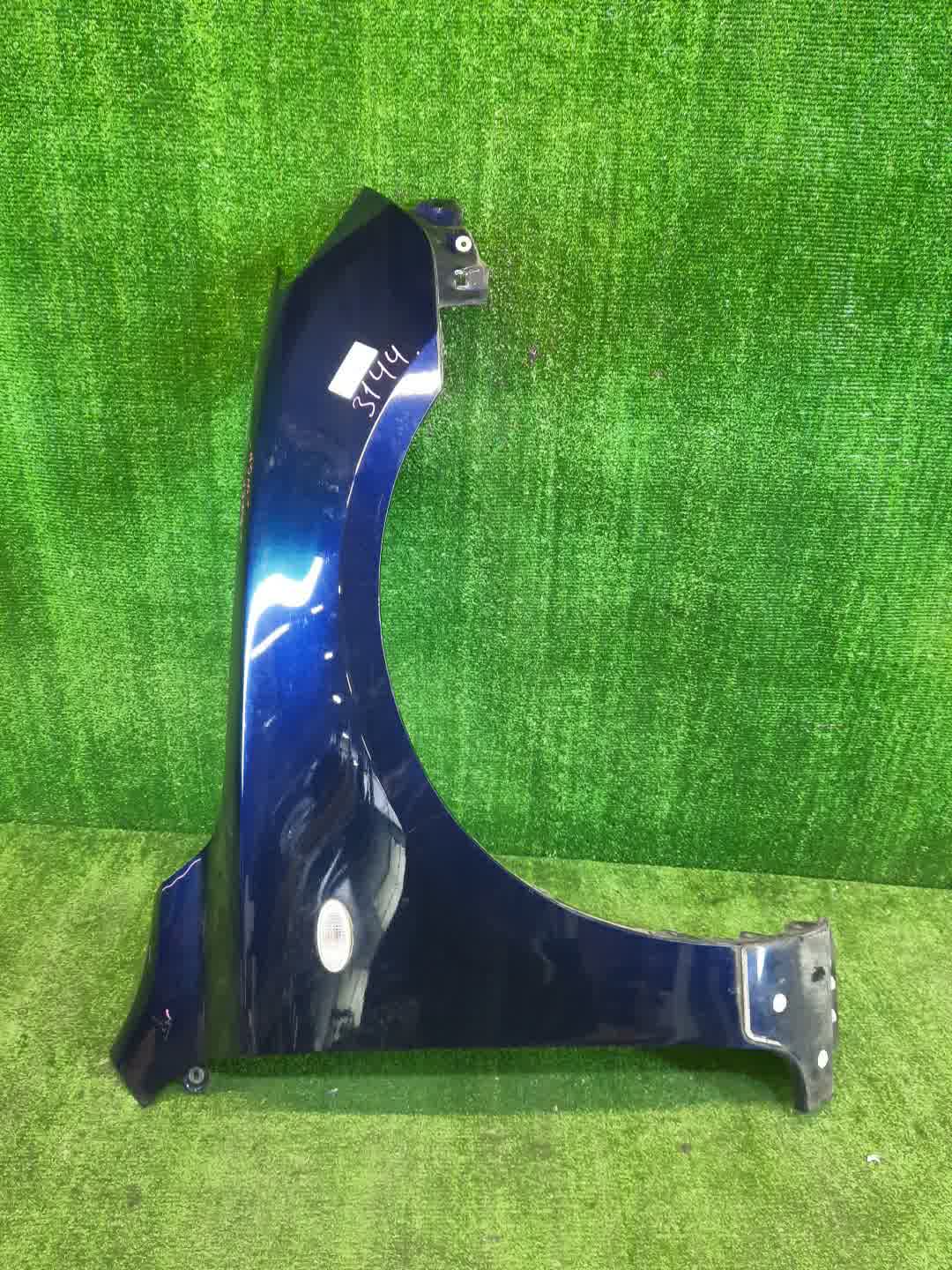 Крыло правое переднее MAZDA AXELA, MAZDA 3, 3 BK5P, BK3P, BKEP, BK WAGON 1 ракурс
