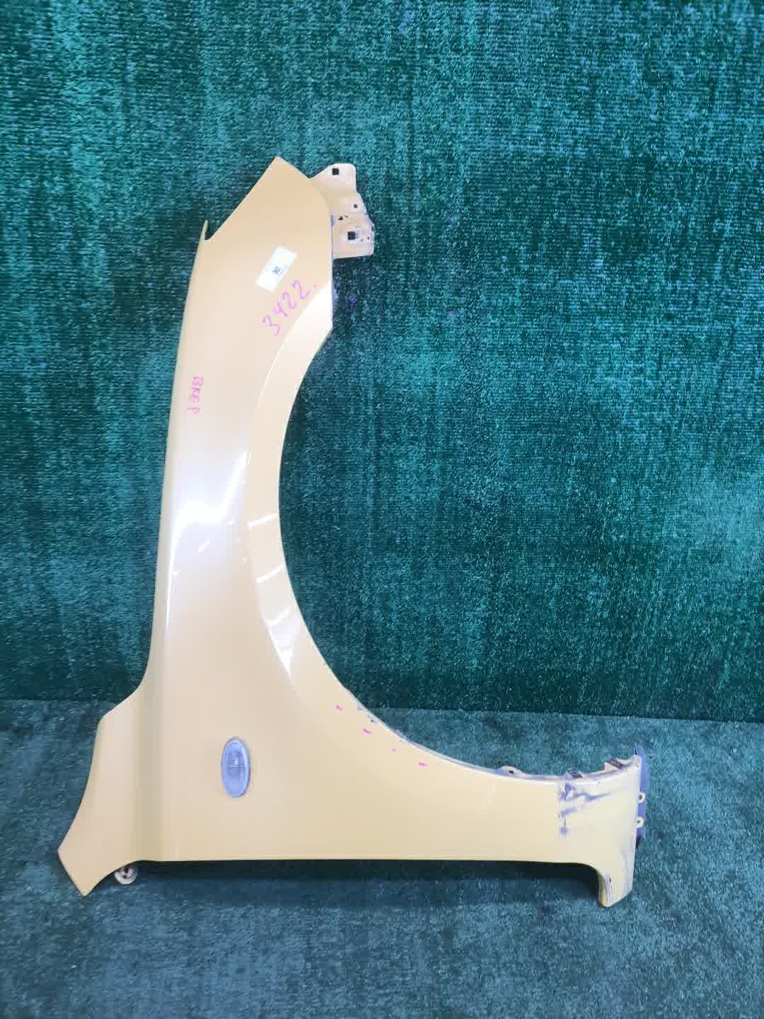 Крыло правое переднее MAZDA AXELA, MAZDA 3, 3 BK5P, BK3P, BKEP, BK WAGON 1 ракурс
