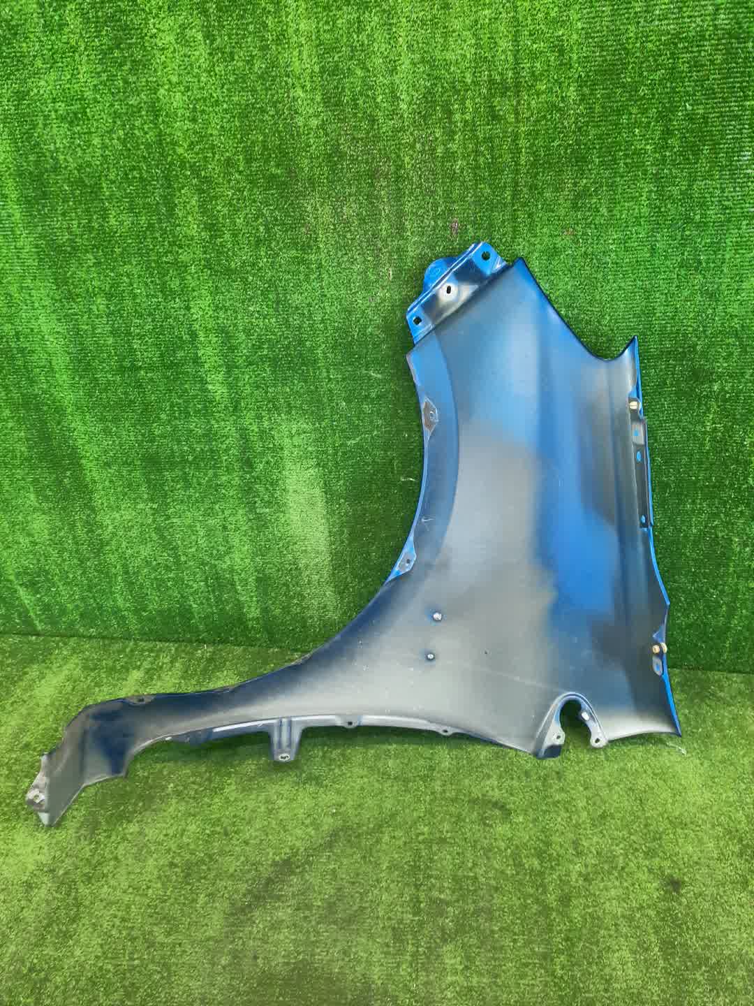 Крыло правое переднее TOYOTA AQUA NHP10 4080 4 ракурс