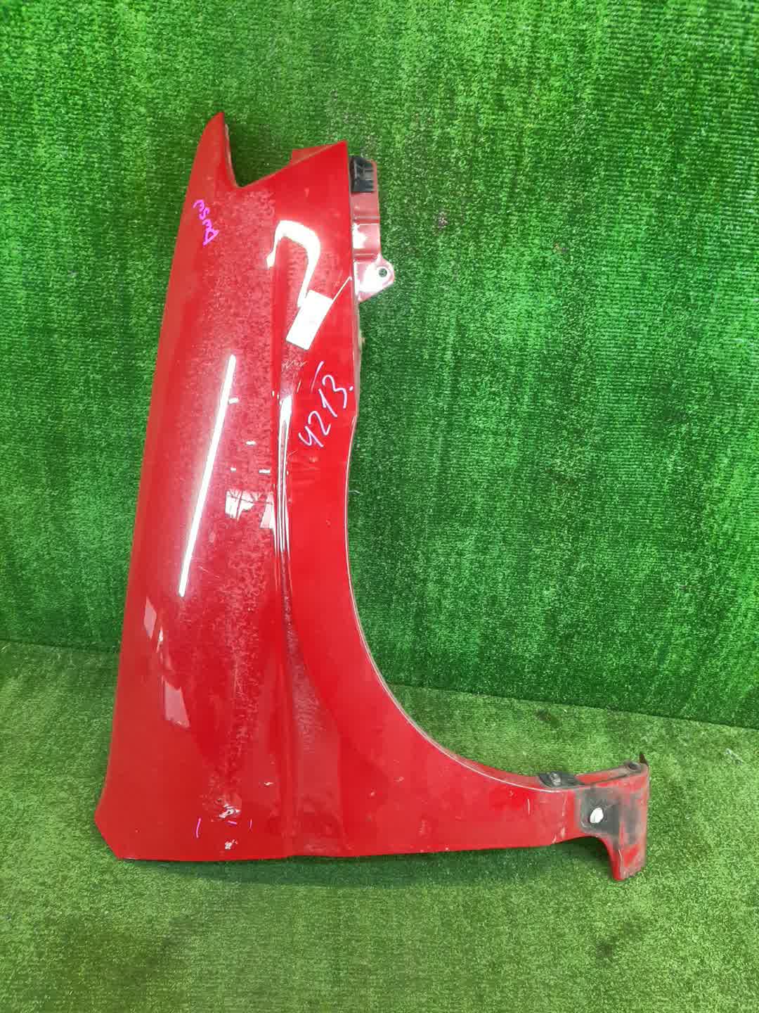 Крыло правое переднее MAZDA DEMIO DW3W, DW5W 4213 1 ракурс