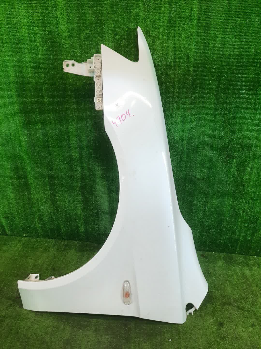 Крыло левое переднее MITSUBISHI LANCER, GALANT FORTIS CY4A, CY2A, CY3A, CY6A, CX6A, CX4A, CX3A 4704 1 ракурс