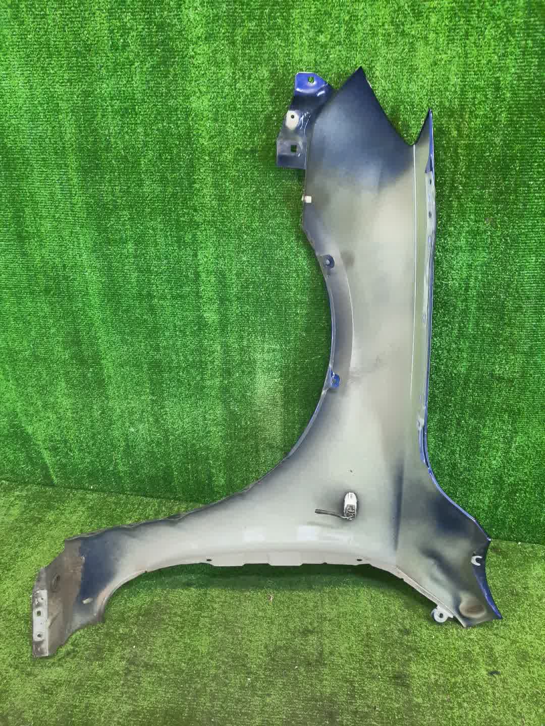 Крыло правое переднее MAZDA AXELA, MAZDA 3, 3 BK5P, BK3P, BKEP, BK WAGON 4 ракурс