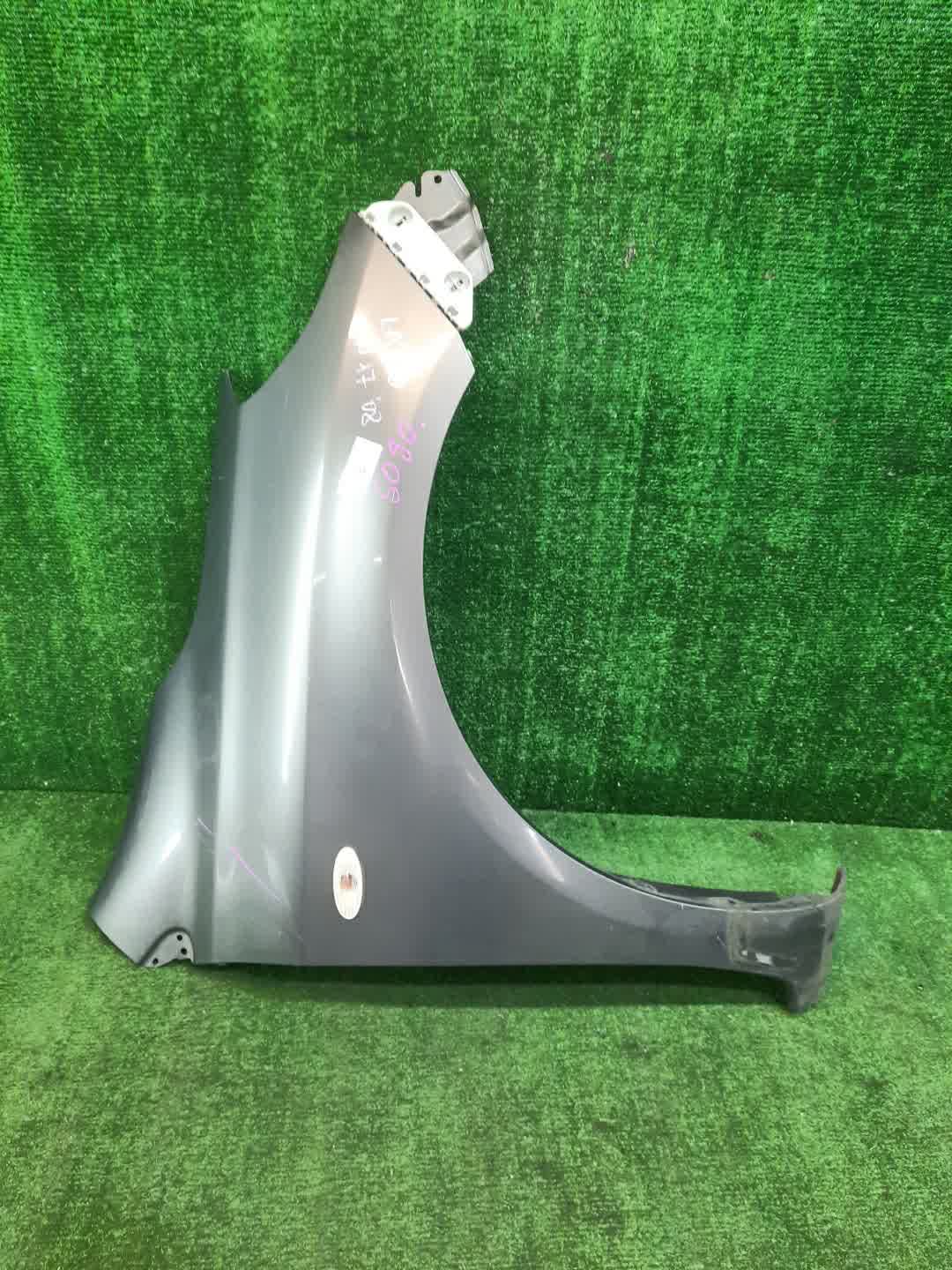 Крыло правое переднее NISSAN LATIO N17 5090 1 ракурс Крыло правое переднее NISSAN LATIO N17 5090 1 ракурс