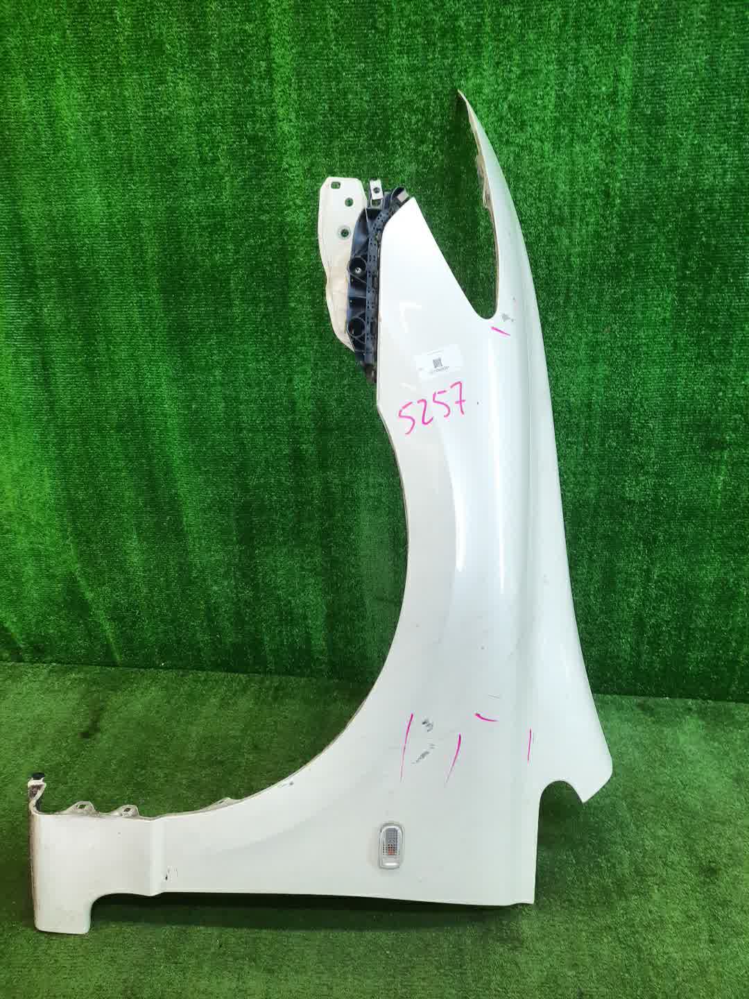 Крыло левое переднее HONDA CIVIC FD2, FD1, FD3 5257 1 ракурс Крыло левое переднее HONDA CIVIC FD2, FD1, FD3 5257 1 ракурс