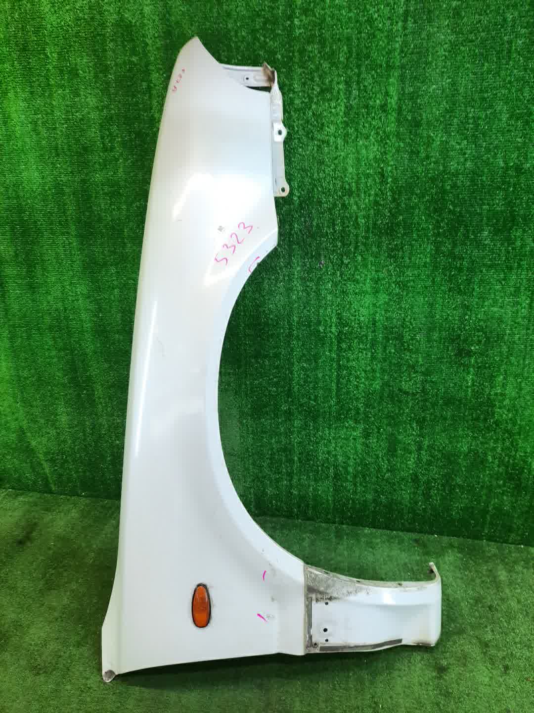 Крыло правое переднее MITSUBISHI DIAMANTE F25A, F12A, F13A, F15A, F17A, F27A, F11A, GL3W 5323 1 ракурс Крыло правое переднее MITSUBISHI DIAMANTE F25A, F12A, F13A, F15A, F17A, F27A, F11A, GL3W 5323 1 ракурс
