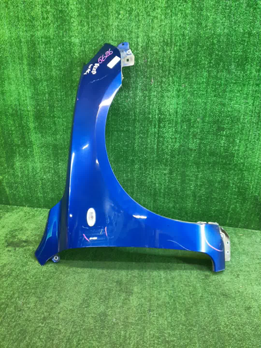 Крыло правое переднее MAZDA AXELA, MAZDA 3, 3 BK5P, BK3P, BKEP, BK WAGON 1 ракурс