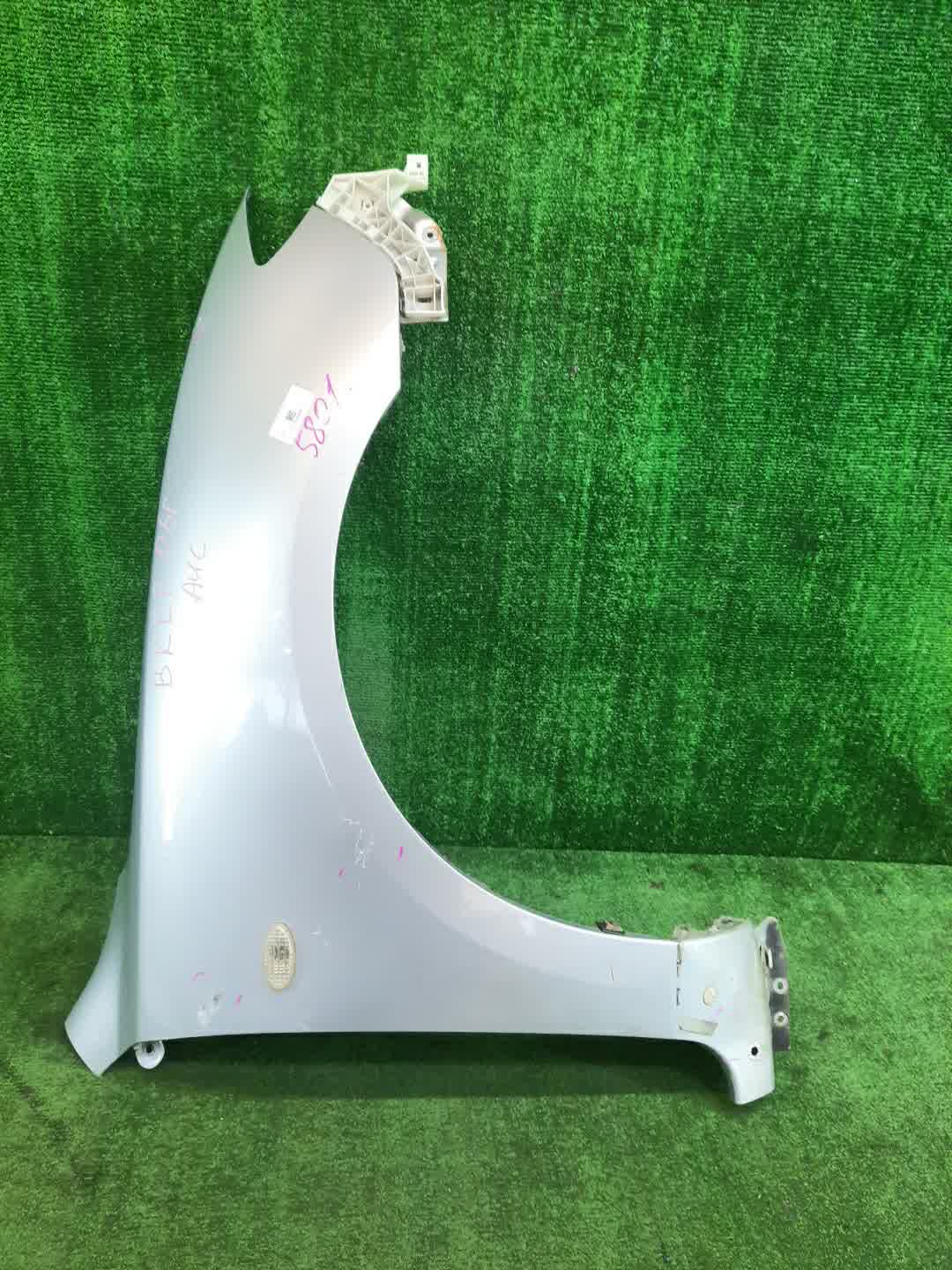 Крыло правое переднее MAZDA AXELA, MAZDA 3, 3 BK5P, BK3P, BKEP, BK SEDAN 1 ракурс