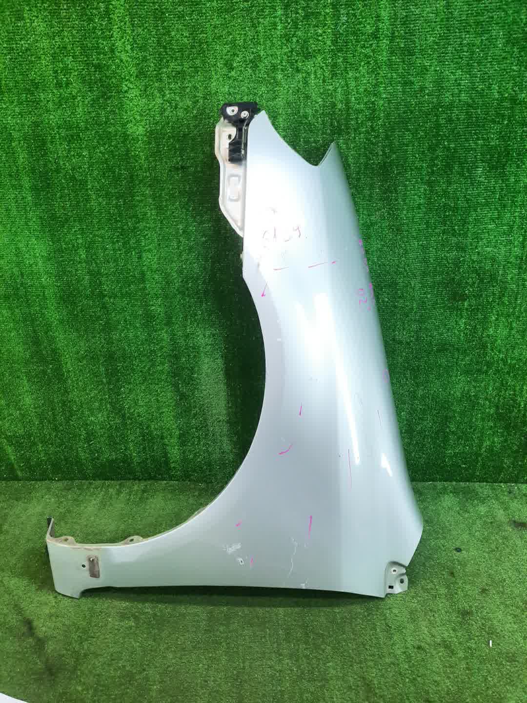 Крыло левое переднее TOYOTA COROLLA RUNX NZE124 6129 1 ракурс
