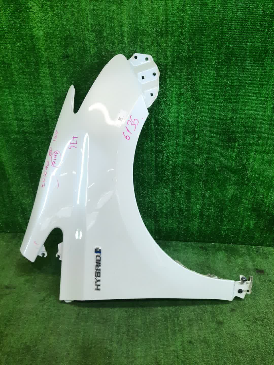 Крыло правое переднее TOYOTA PRIUS ALPHA ZVW41W, ZVW40W 6136 1 ракурс