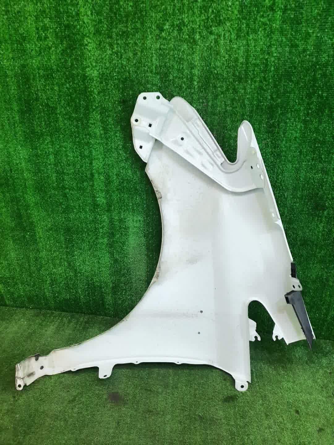 Крыло правое переднее TOYOTA PRIUS ALPHA ZVW41W, ZVW40W 6136 4 ракурс