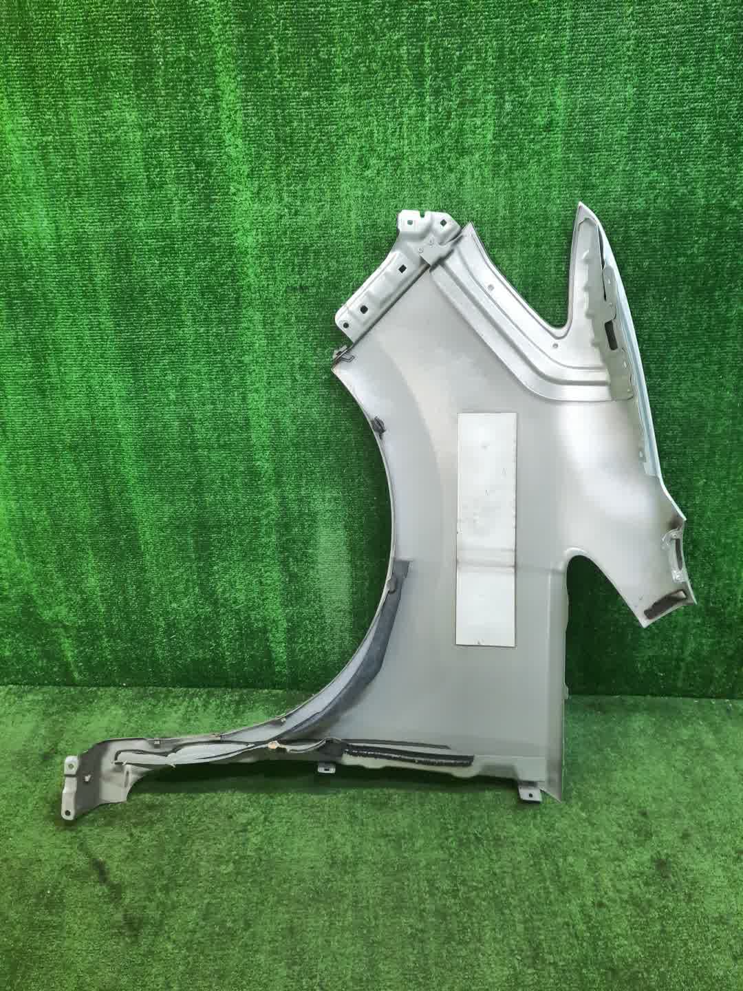 Крыло правое переднее NISSAN SERENA C26 6213 4 ракурс