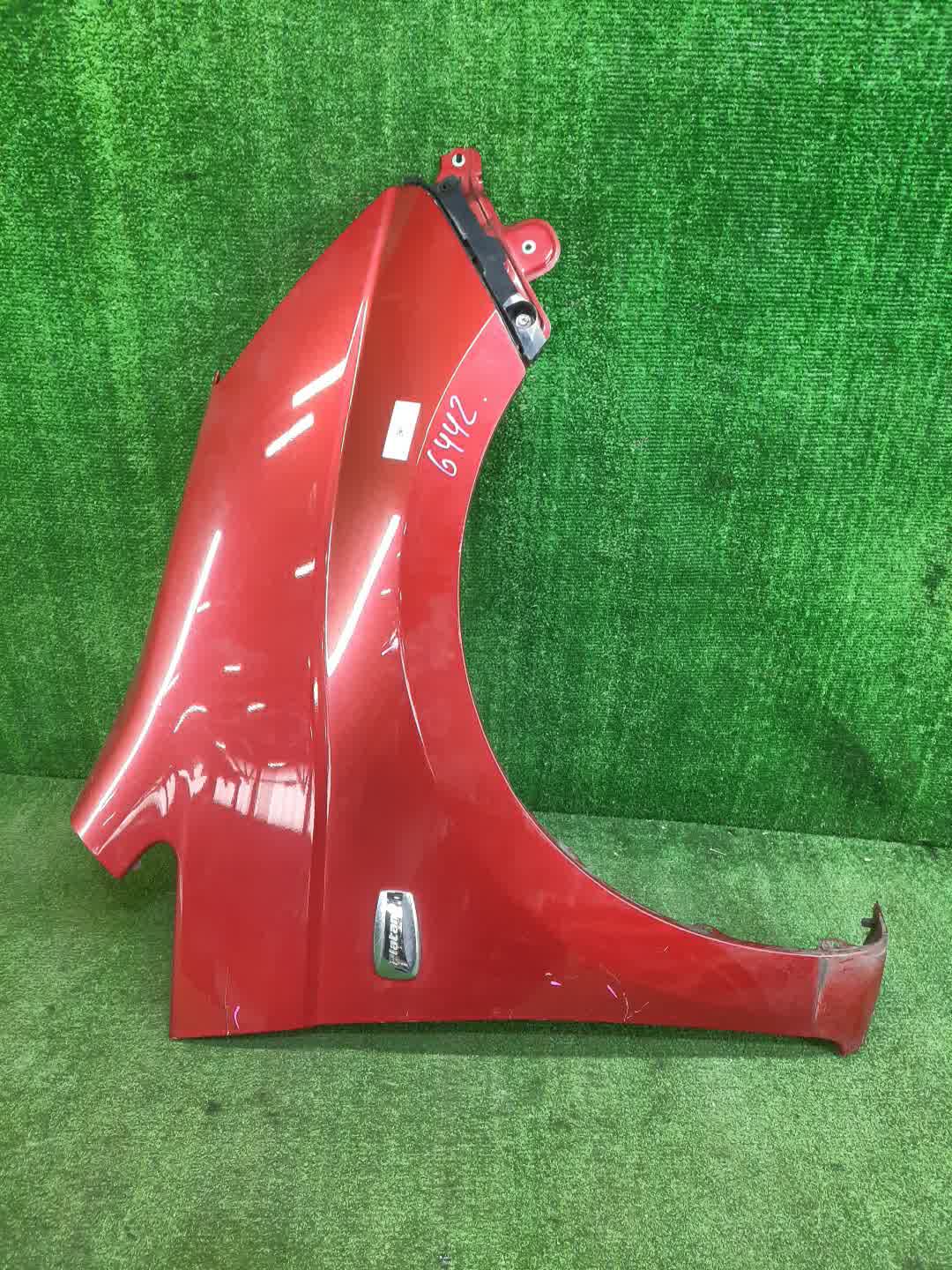 Крыло правое переднее TOYOTA ISIS ZNM10, ZNM10W, ANM10, ANM10W, ANM15, ANM15W, ZGM10, ZGM10W, ZGM11, ZGM11W, ZGM15, ZGM15W, ANM10G, ZGM10G, ANM15G, ZNM10G, ZGM11G, ZGM15G 6442 1 ракурс