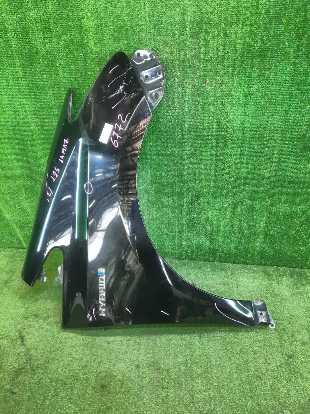 Крыло правое переднее TOYOTA PRIUS ALPHA ZVW41W, ZVW40W 6772 1 ракурс