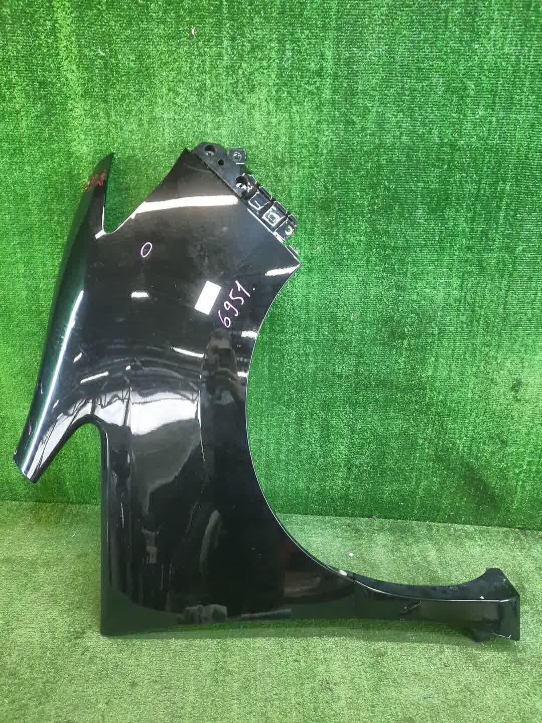 Крыло правое переднее NISSAN SERENA C26 6951 1 ракурс Крыло правое переднее NISSAN SERENA C26 6951 1 ракурс