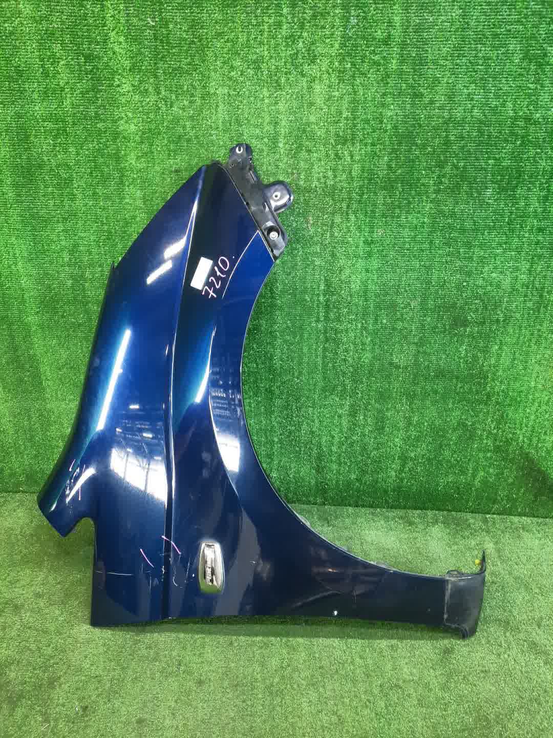 Крыло правое переднее TOYOTA ISIS ZNM10, ZNM10W, ANM10, ANM10W, ANM15, ANM15W, ZGM10, ZGM10W, ZGM11, ZGM11W, ZGM15, ZGM15W, ANM10G, ZGM10G, ANM15G, ZNM10G, ZGM11G, ZGM15G 7210 1 ракурс