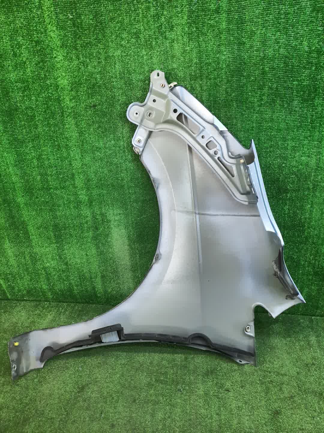 Крыло правое переднее TOYOTA ISIS ZNM10, ZNM10W, ANM10, ANM10W, ANM15, ANM15W, ZGM10, ZGM10W, ZGM11, ZGM11W, ZGM15, ZGM15W, ANM10G, ZGM10G, ANM15G, ZNM10G, ZGM11G, ZGM15G 7225 4 ракурс