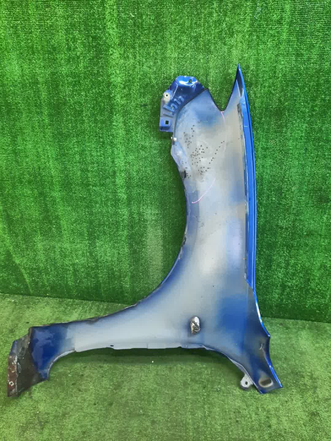 Крыло правое переднее MAZDA AXELA, MAZDA 3, 3 BK5P, BK3P, BKEP, BK SEDAN 4 ракурс