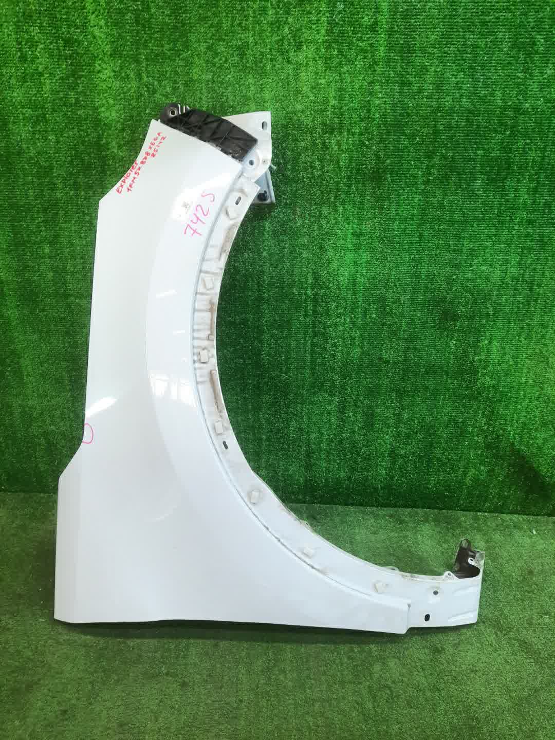Крыло правое переднее FORD EXPLORER U502 7425 1 ракурс