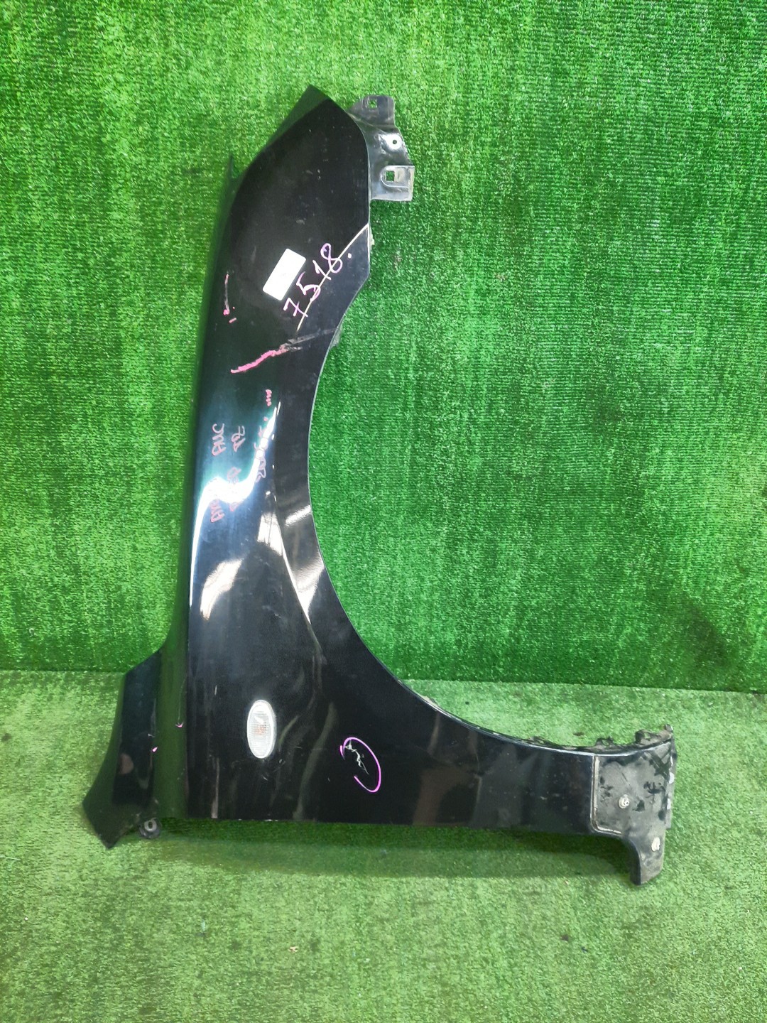 Крыло правое переднее MAZDA AXELA, MAZDA 3, 3 BK5P, BK3P, BKEP, BK WAGON 1 ракурс