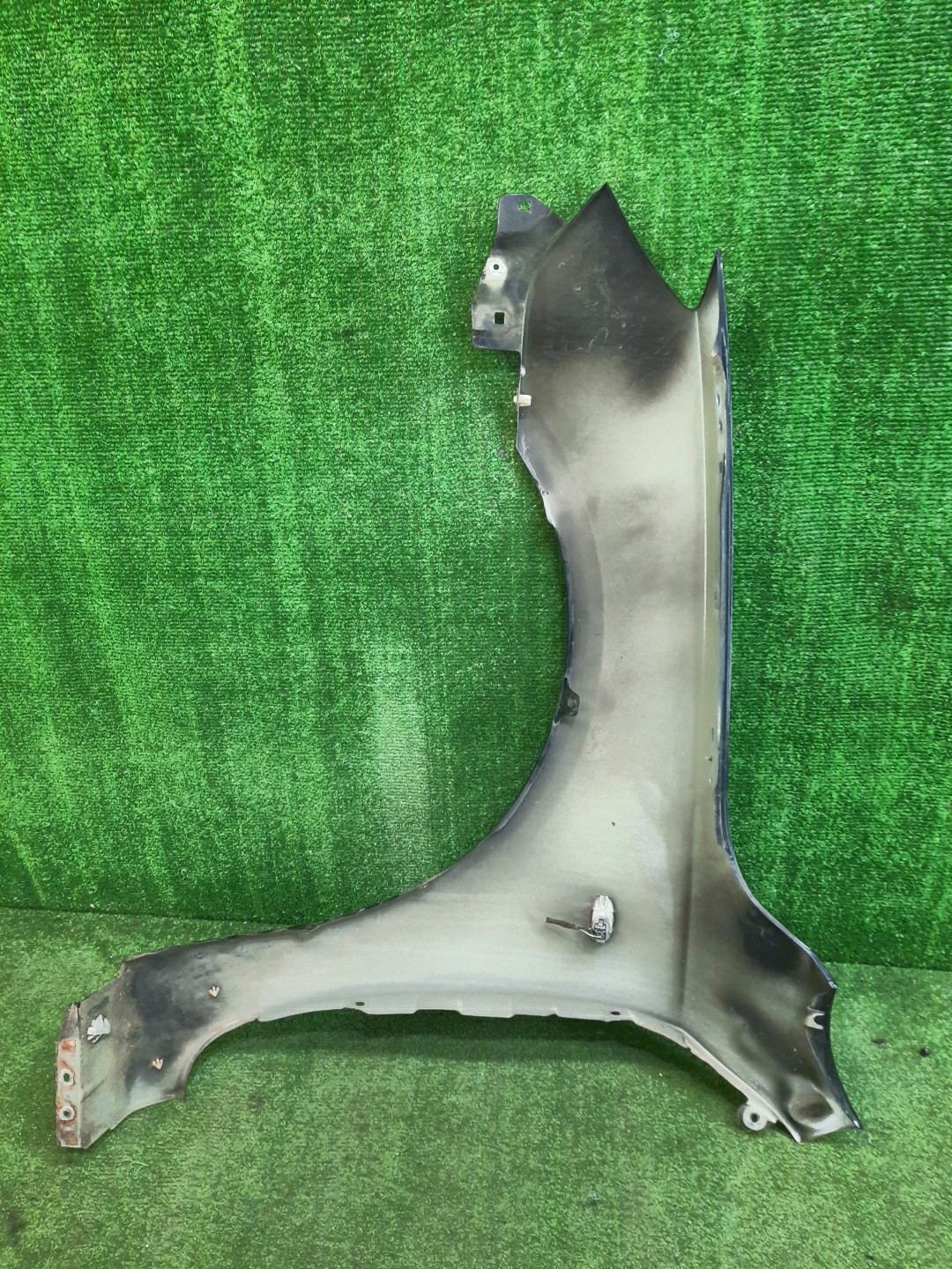 Крыло правое переднее MAZDA AXELA, MAZDA 3, 3 BK5P, BK3P, BKEP, BK WAGON 4 ракурс