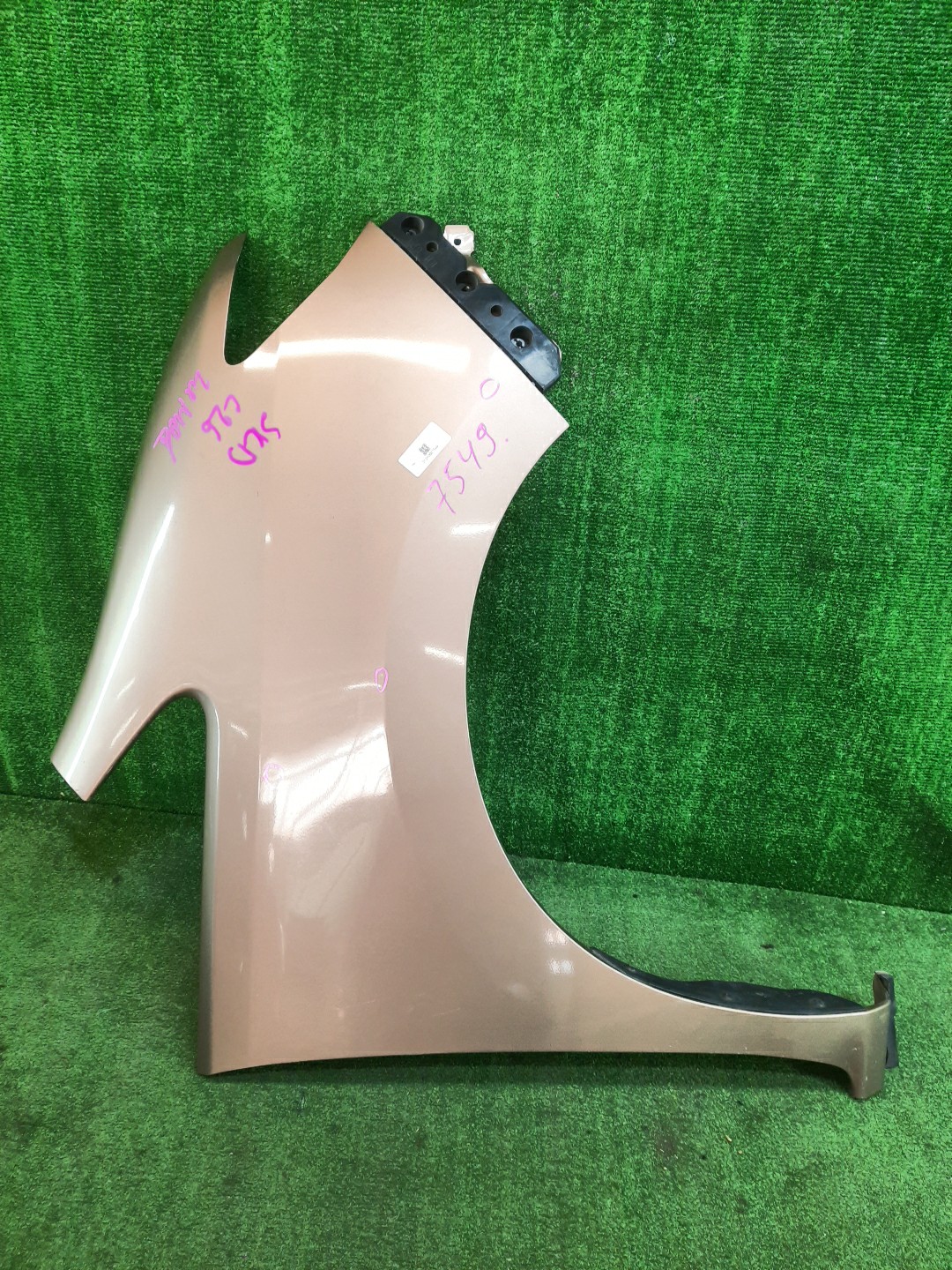 Крыло правое переднее NISSAN SERENA C26 7549 1 ракурс Крыло правое переднее NISSAN SERENA C26 7549 1 ракурс
