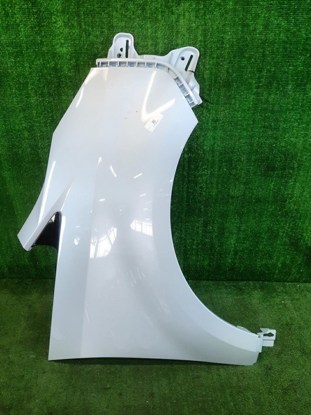 Крыло правое переднее MITSUBISHI DELICA D5 CV1W, CV2W, CV4W, CV5W 7621 1 ракурс
