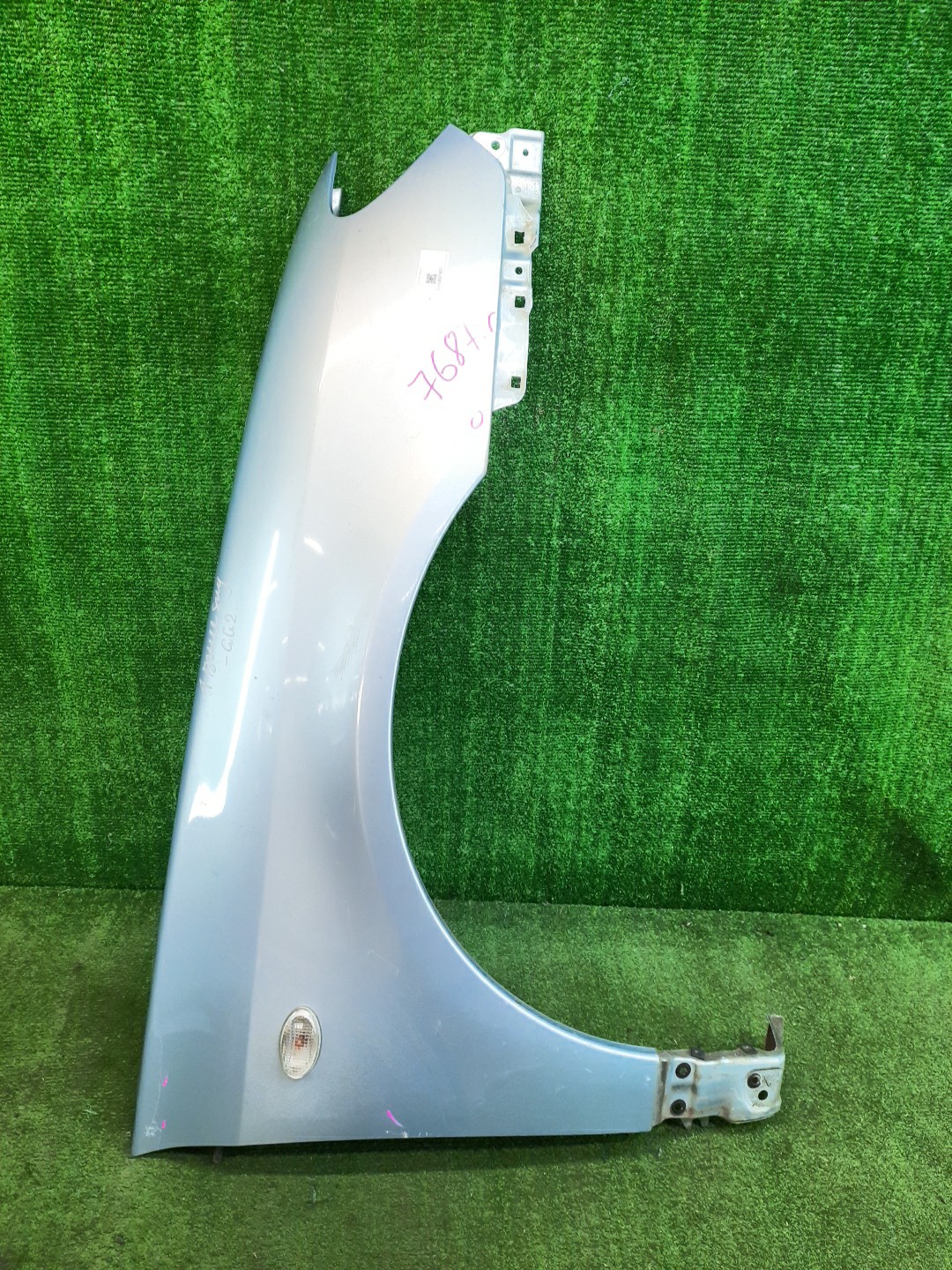 Крыло правое переднее SUBARU IMPREZA WRX, IMPREZA GDA, GGA, GDD, GG2, GG9, GGD, GG3, GGC, GD3, GD2, GD9 7687 1 ракурс