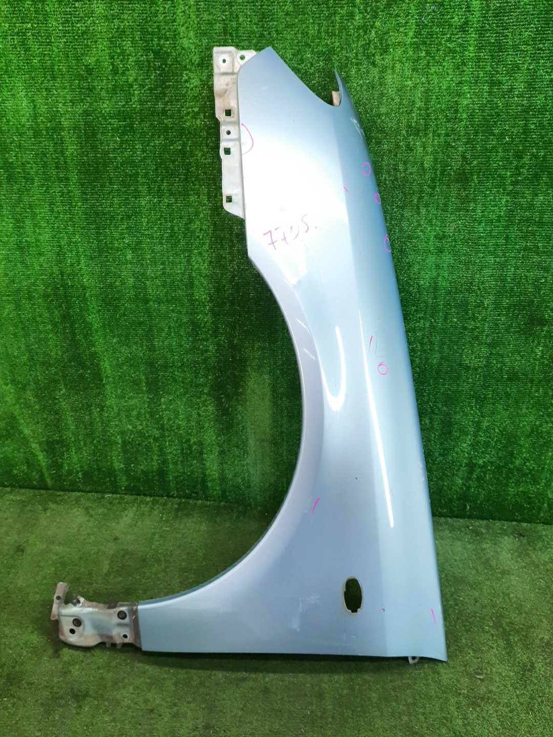Крыло левое переднее SUBARU IMPREZA WRX, IMPREZA GDA, GGA, GDD, GG2, GG9, GGD, GG3, GGC, GD3, GD2, GD9 7705 1 ракурс
