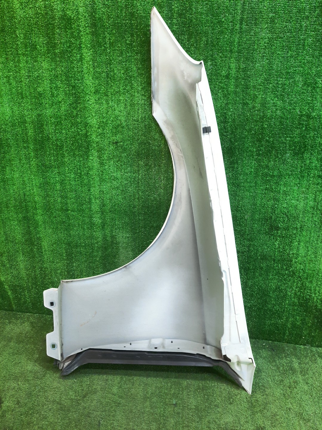 Крыло правое переднее MERCEDES-BENZ CLS-Class 219.354, 219.322, 219.356, 219356C, 219.375, 219375, 219372, 219.357, 219.372, 219.376, 219.377 7847 5 ракурс
