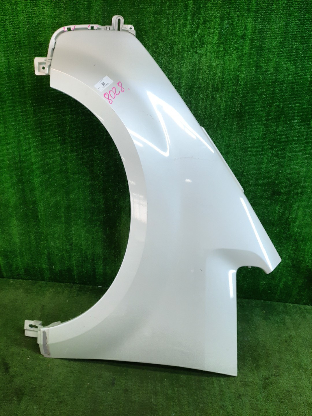 Крыло левое переднее MITSUBISHI DELICA D5 CV1W, CV2W, CV4W, CV5W 8028 1 ракурс