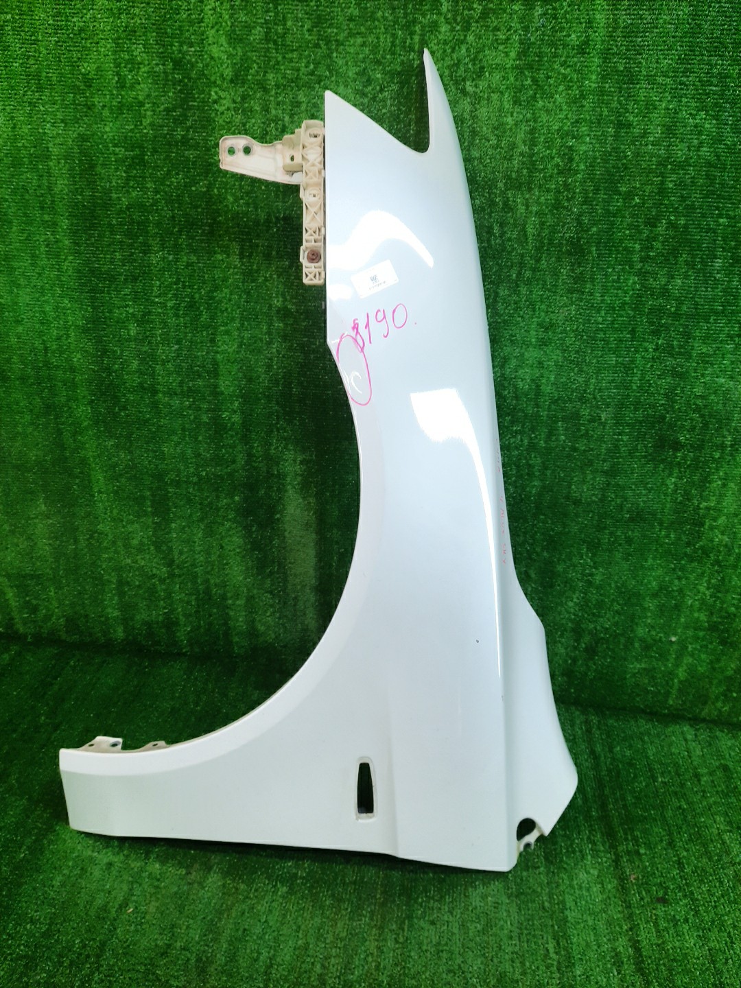 Крыло левое переднее MITSUBISHI LANCER, GALANT FORTIS CY4A, CY2A, CY3A, CY6A, CX6A, CX4A, CX3A 8190 1 ракурс