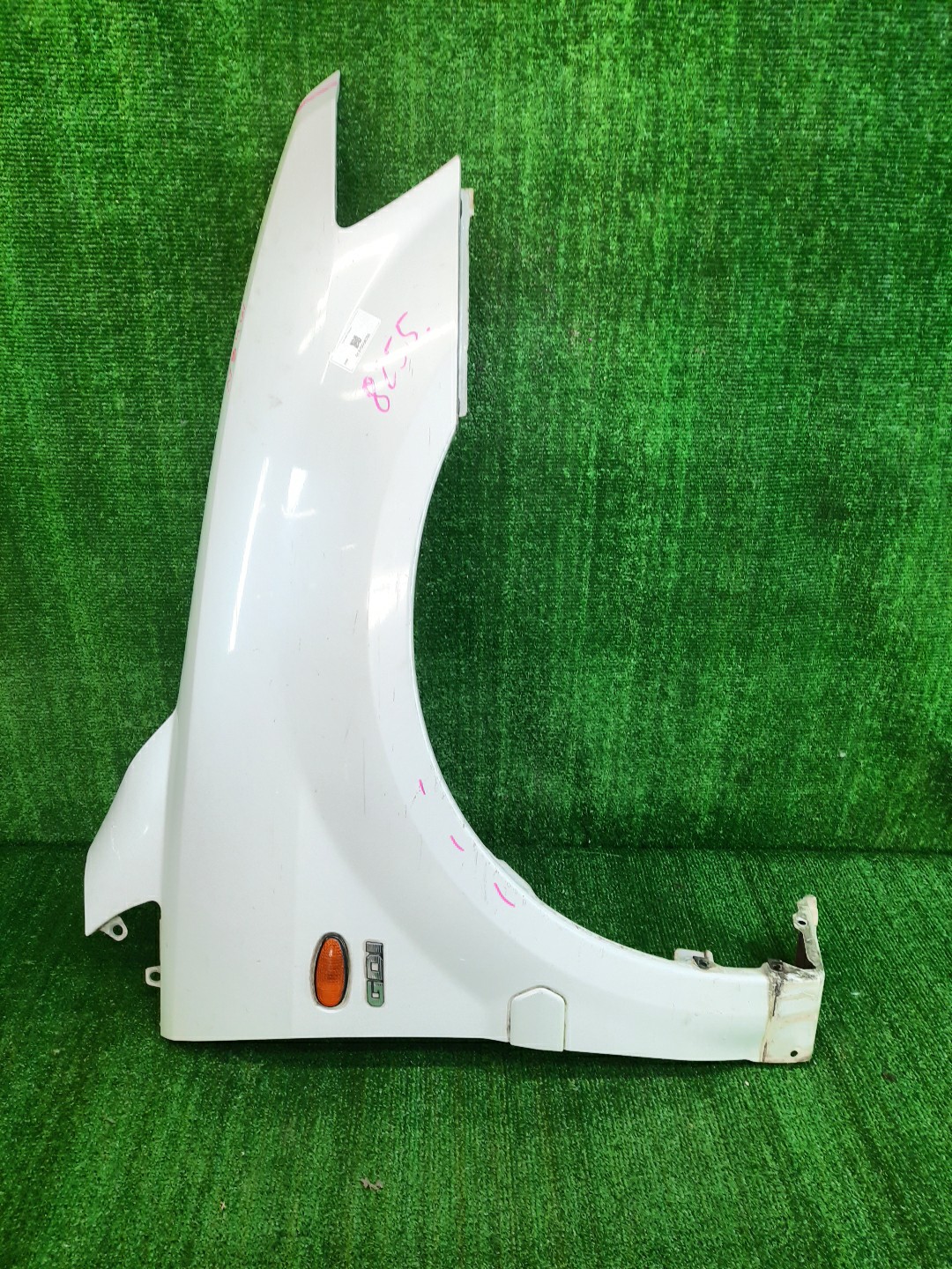 Крыло правое переднее MITSUBISHI CHARIOT GRANDIS, CHARIOT N84W, N94W, N96W, N86W 8255 1 ракурс