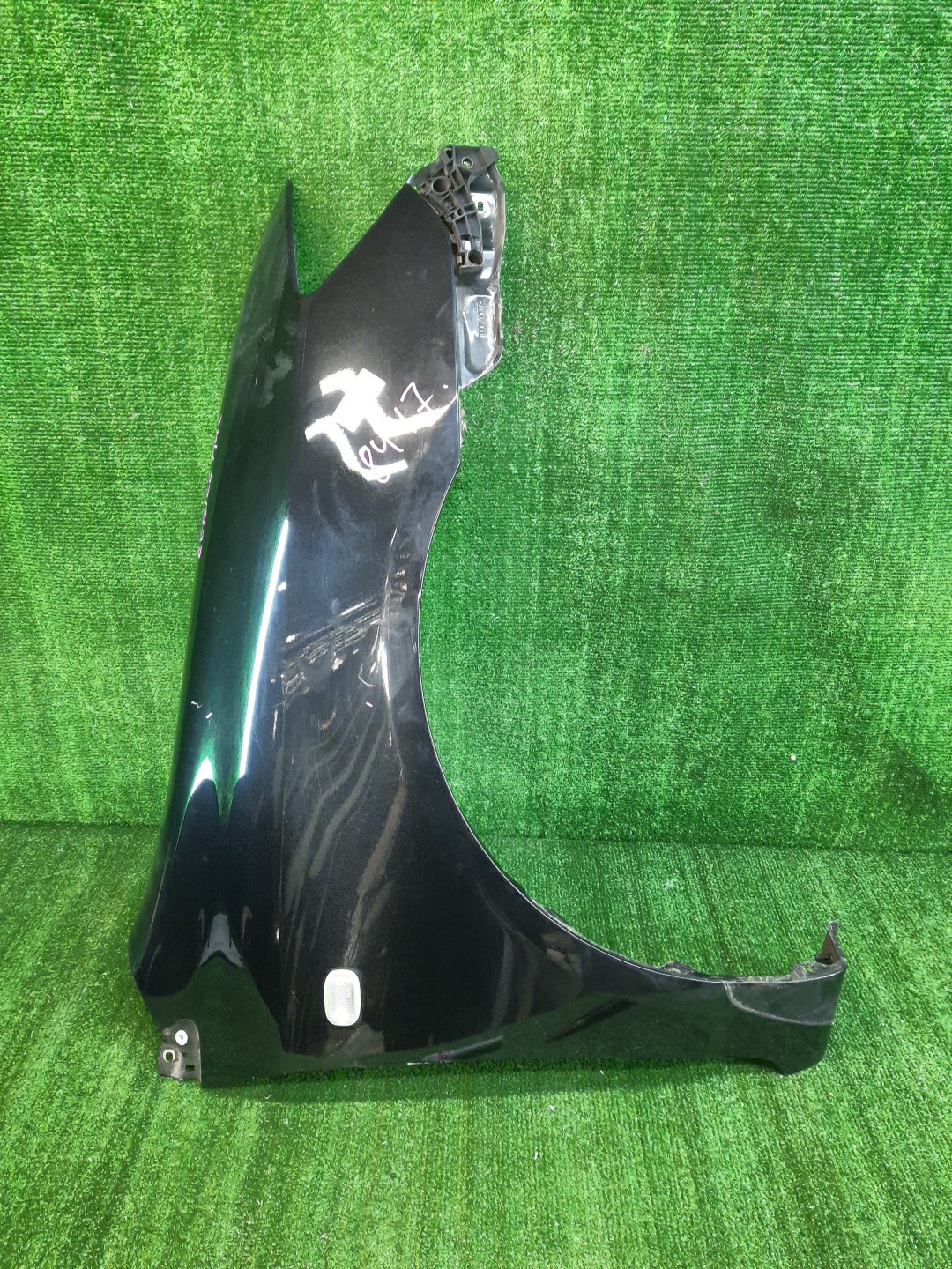 Крыло правое переднее TOYOTA COROLLA FIELDER ZZE122G 8447 1 ракурс