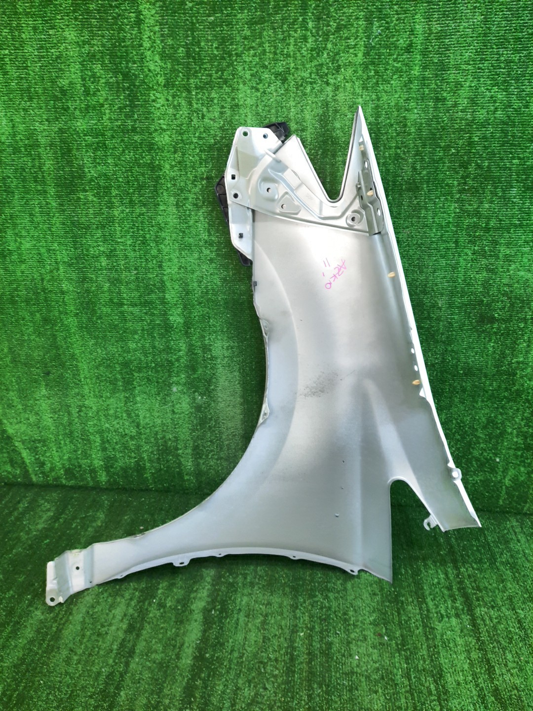 Крыло правое переднее TOYOTA SAI AZK10 8450 2 ракурс