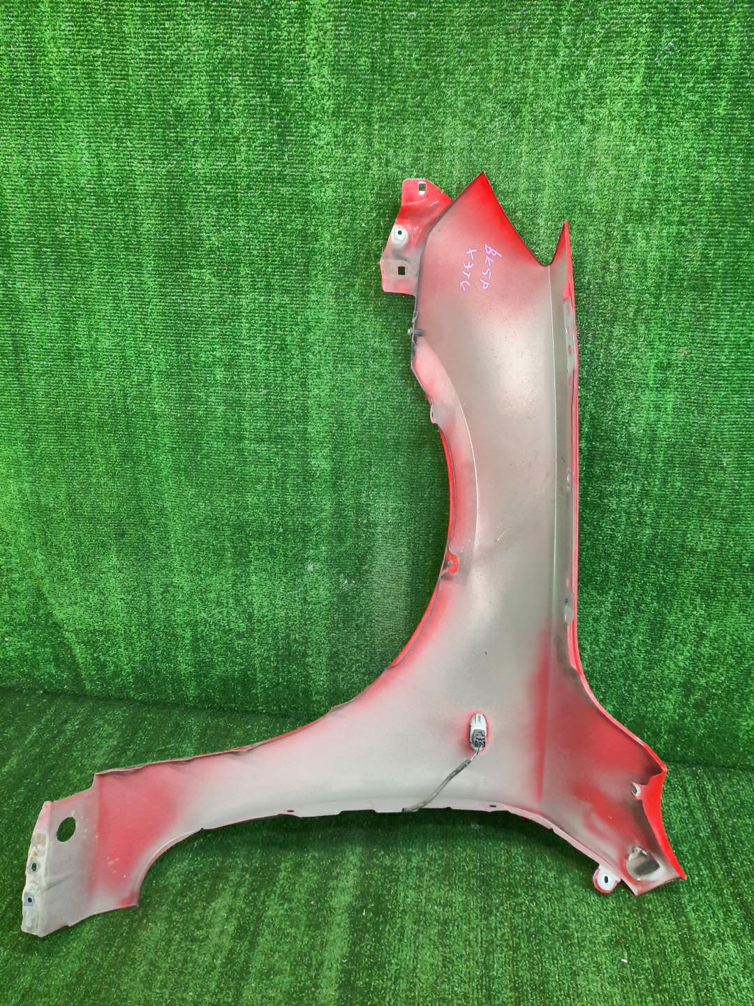 Крыло правое переднее MAZDA AXELA, MAZDA 3, 3 BK5P, BK3P, BKEP, BK WAGON 4 ракурс