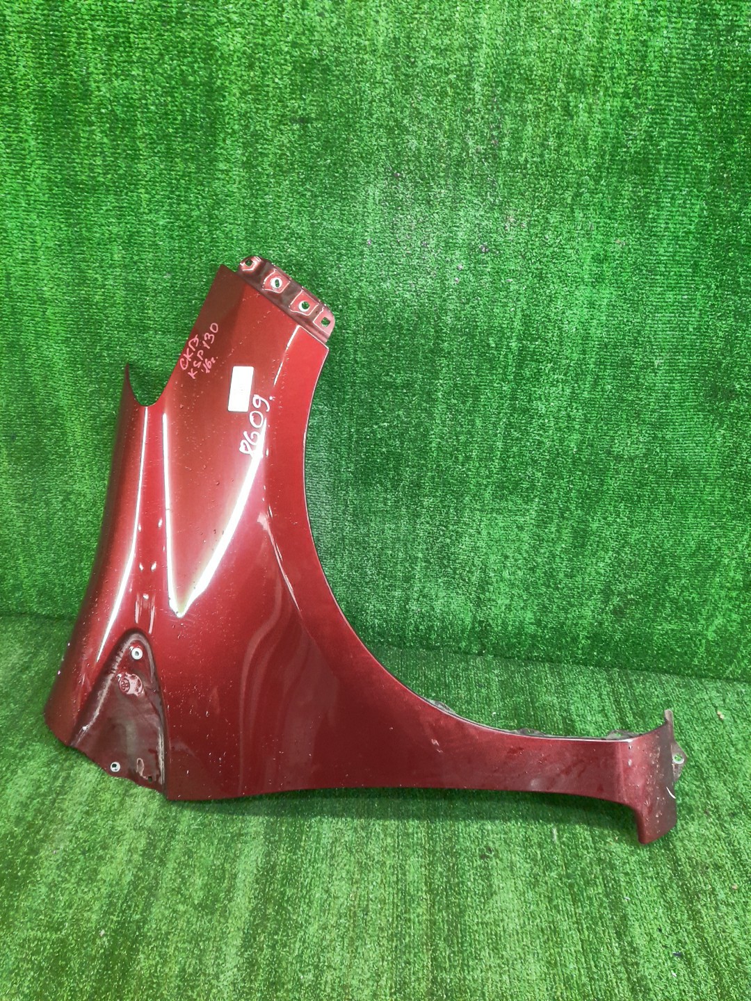 Крыло правое переднее TOYOTA VITZ, YARIS KSP130, NSP130, NSP135, NCP131 8609 1 ракурс