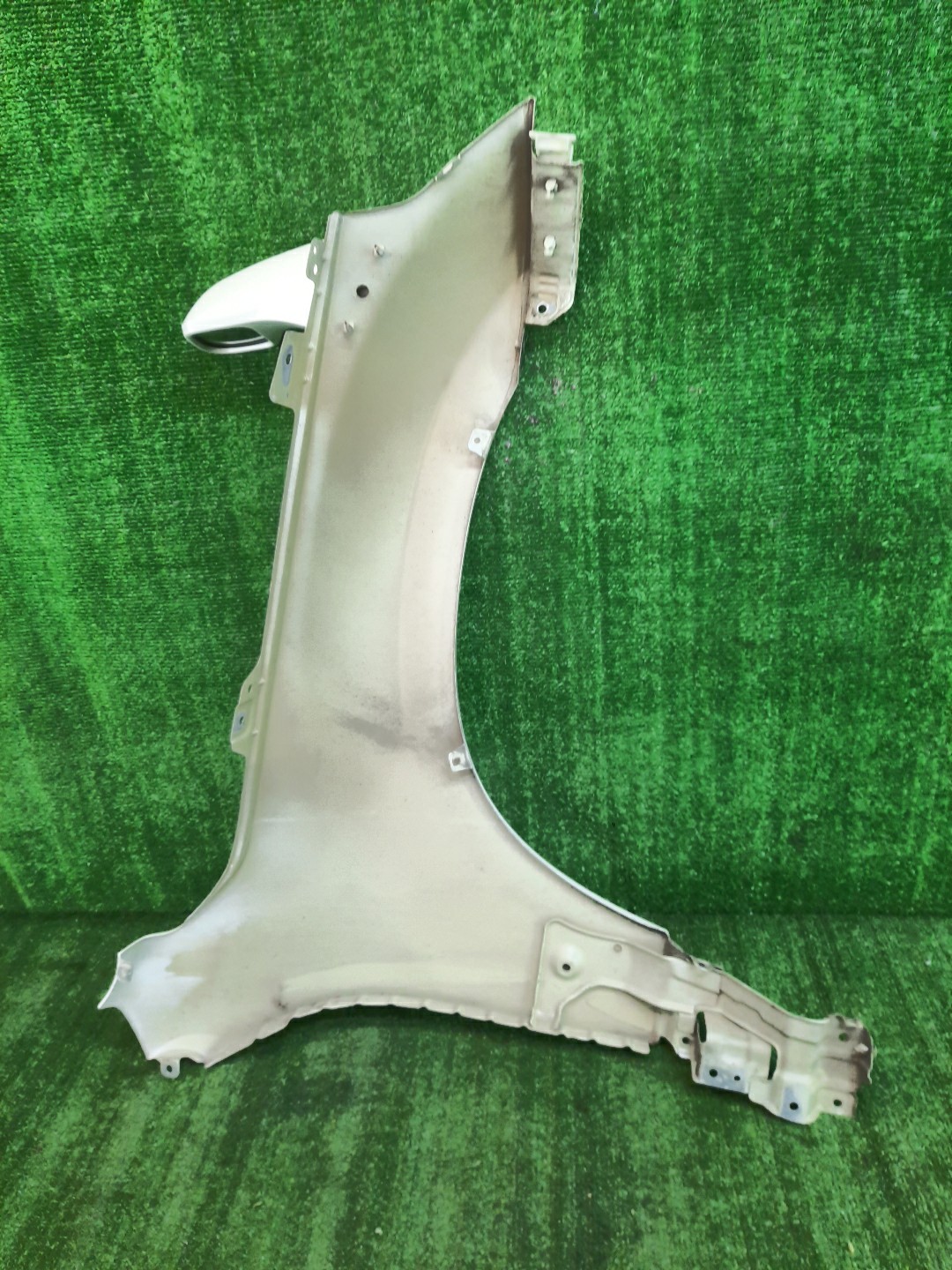 Крыло левое переднее SUZUKI ESCUDO TA74W, TD94W, TD54W 8727 3 ракурс